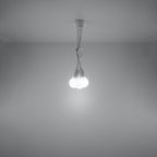 Suspension Diego 3 blanche allumée diffusant une lumière douce