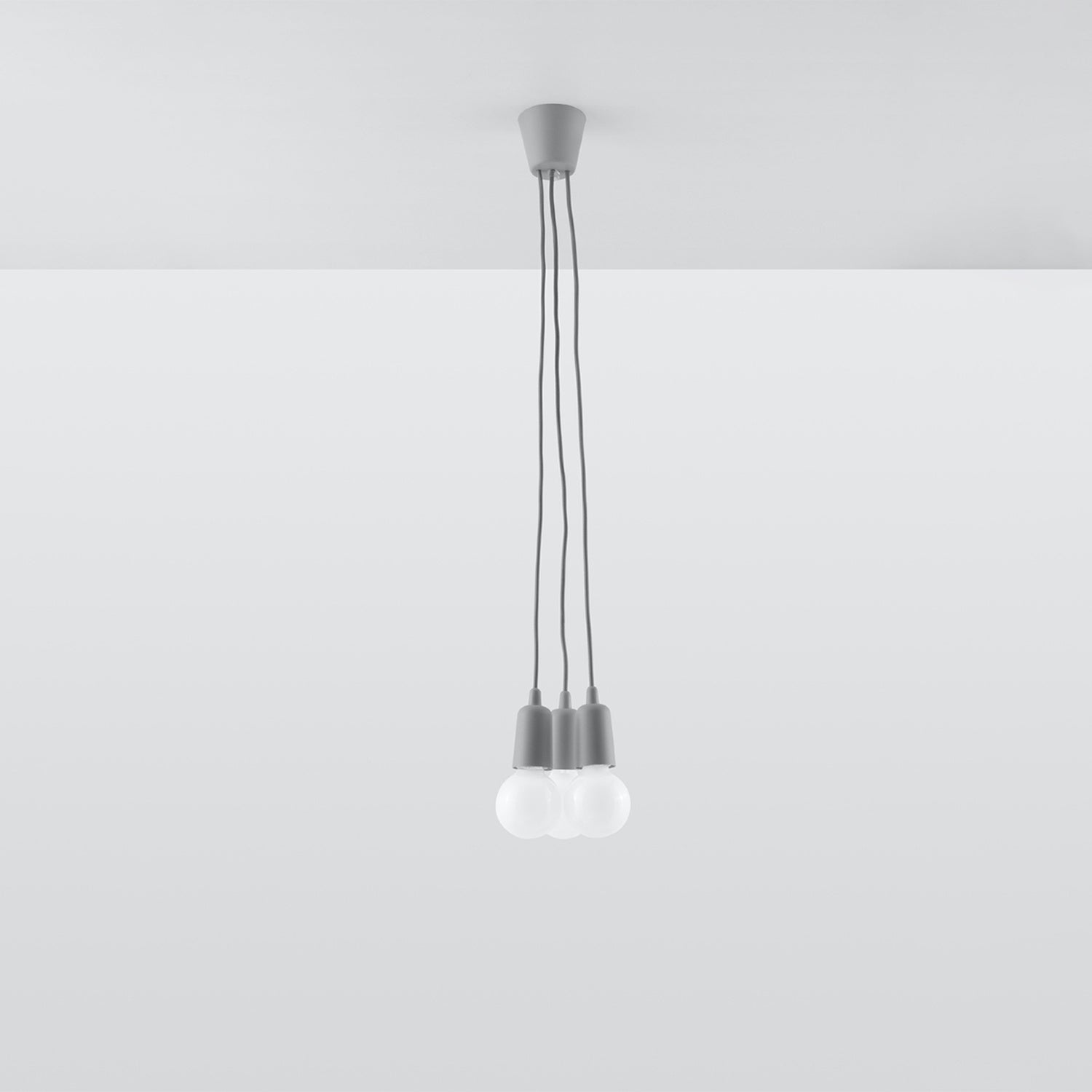 Suspension Diego 3 grise installée au plafond