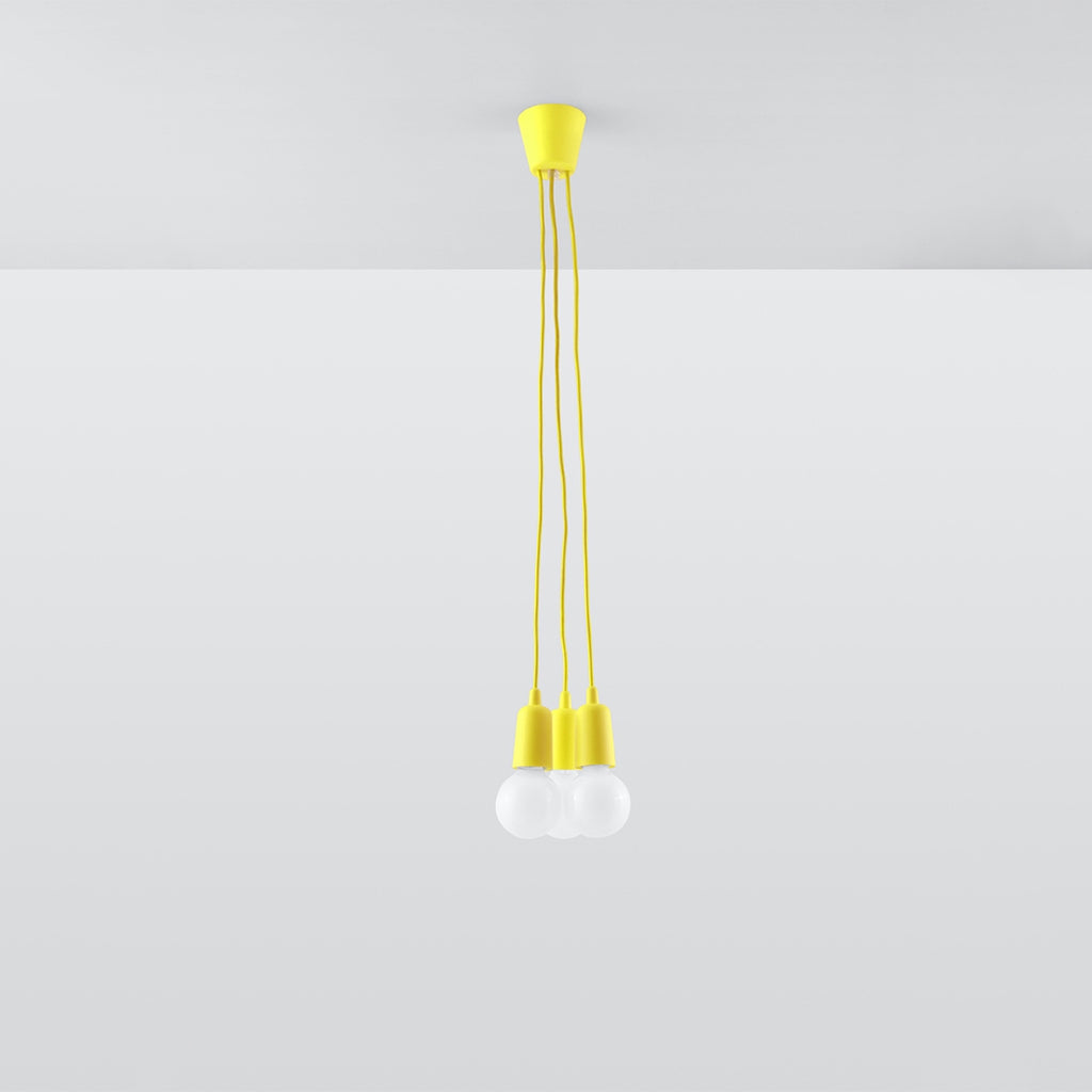 Suspension Diego 3 jaune installée au plafond