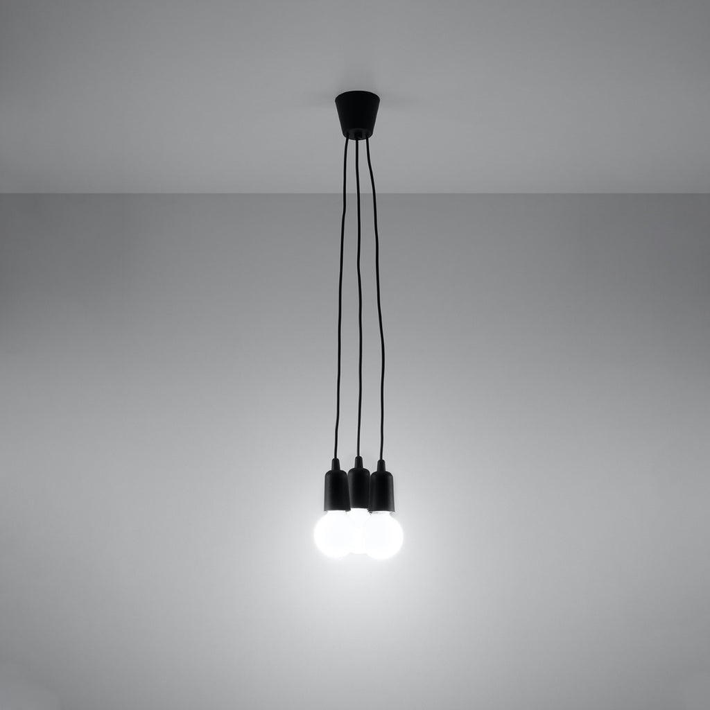 Suspension Diego 3 noire allumée au plafond