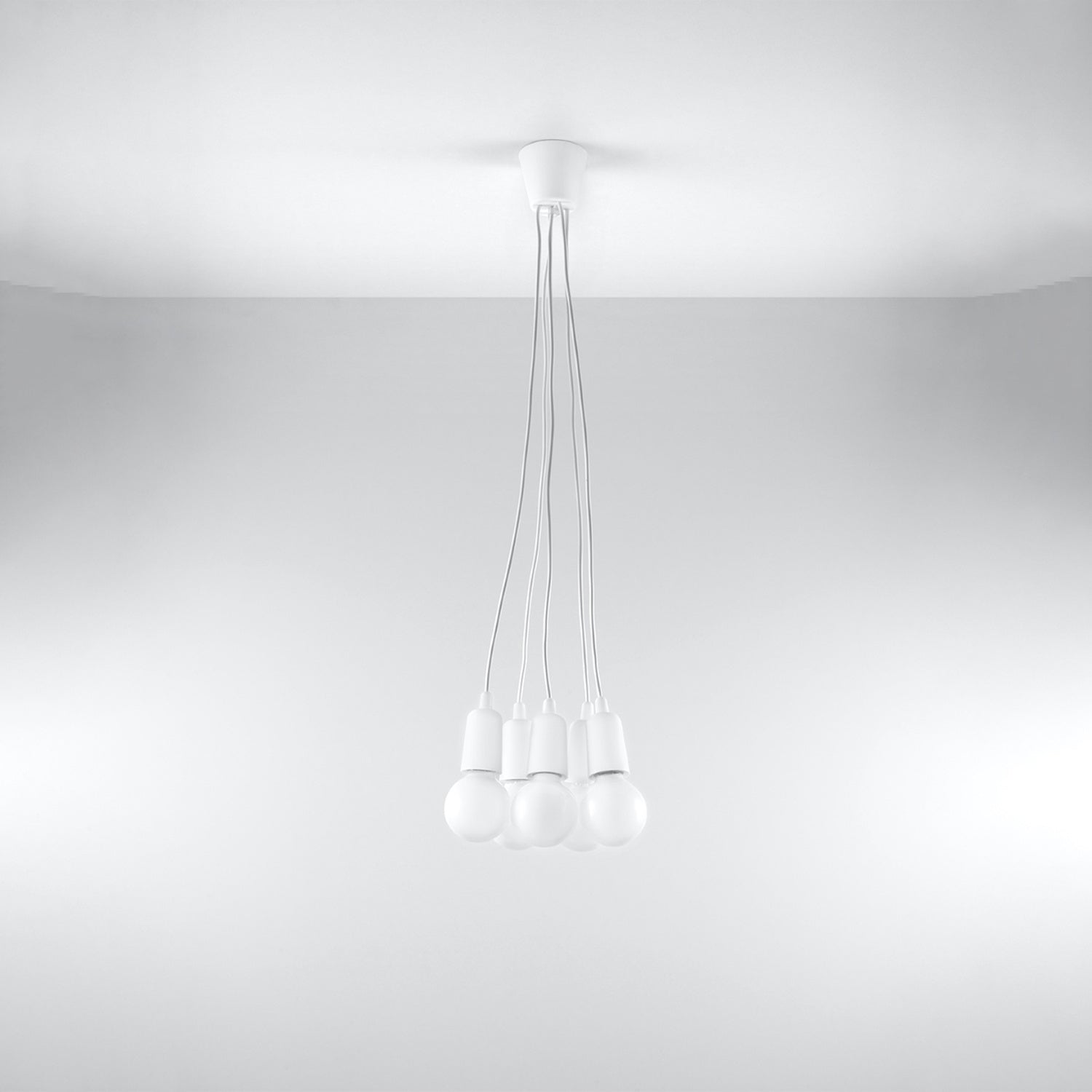 Suspension Diego 5 blanche installée au plafond
