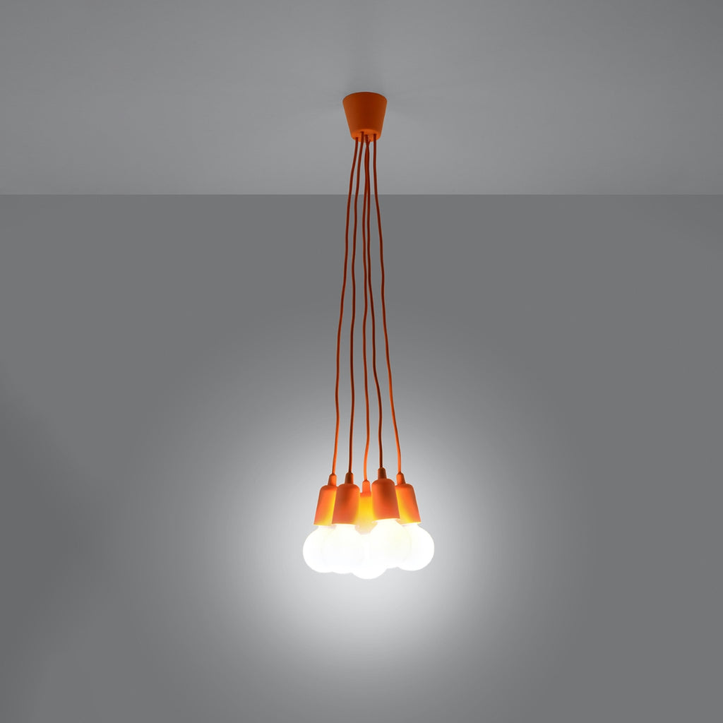 Suspension Diego 5 orange allumée au plafond
