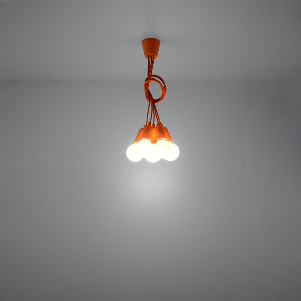 Suspension Diego 5 orange allumée diffusant une lumière douce