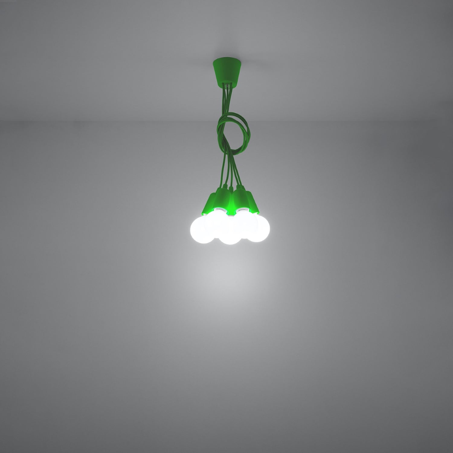 Suspension Diego 5 verte allumée diffusant une lumière douce