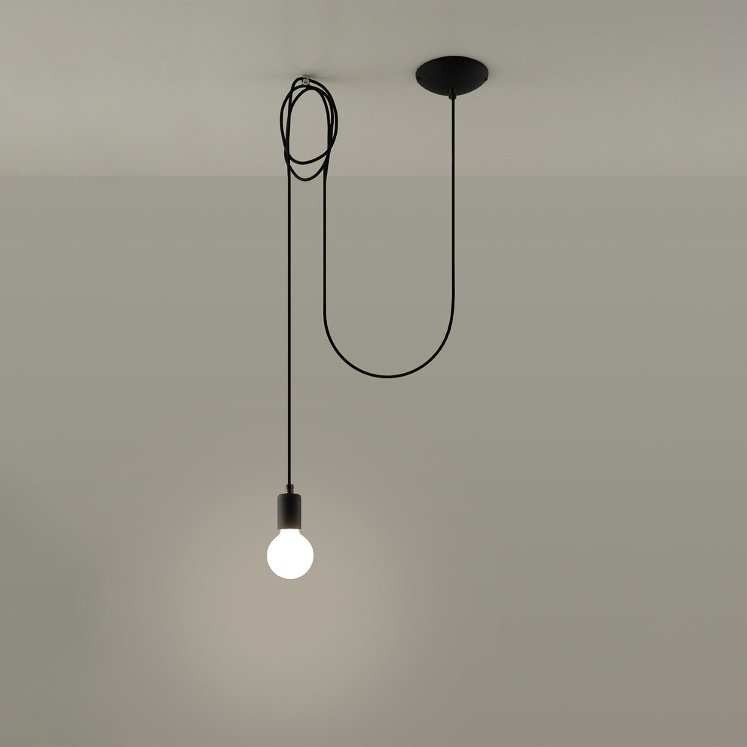 Suspension Edison 1 noire allumée, ampoule E27 apparente