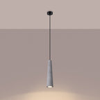 Suspension Electra béton gris GU10 allumée, faisceau dirigé vers le bas