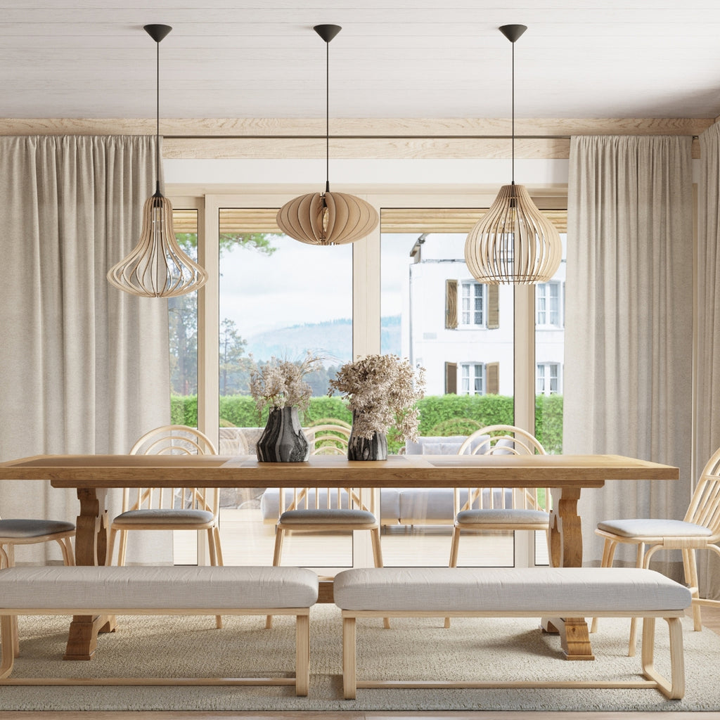 Suspension Elza en bois au-dessus d'une table à manger