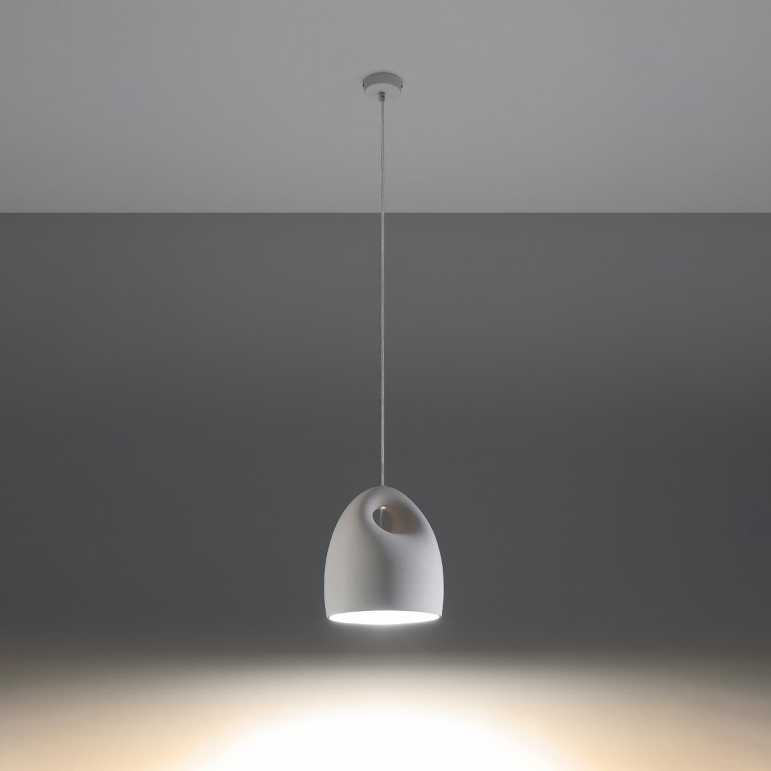 Suspension en céramique Bukano blanche allumée