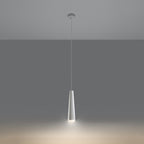 Suspension en céramique Electra blanche allumée