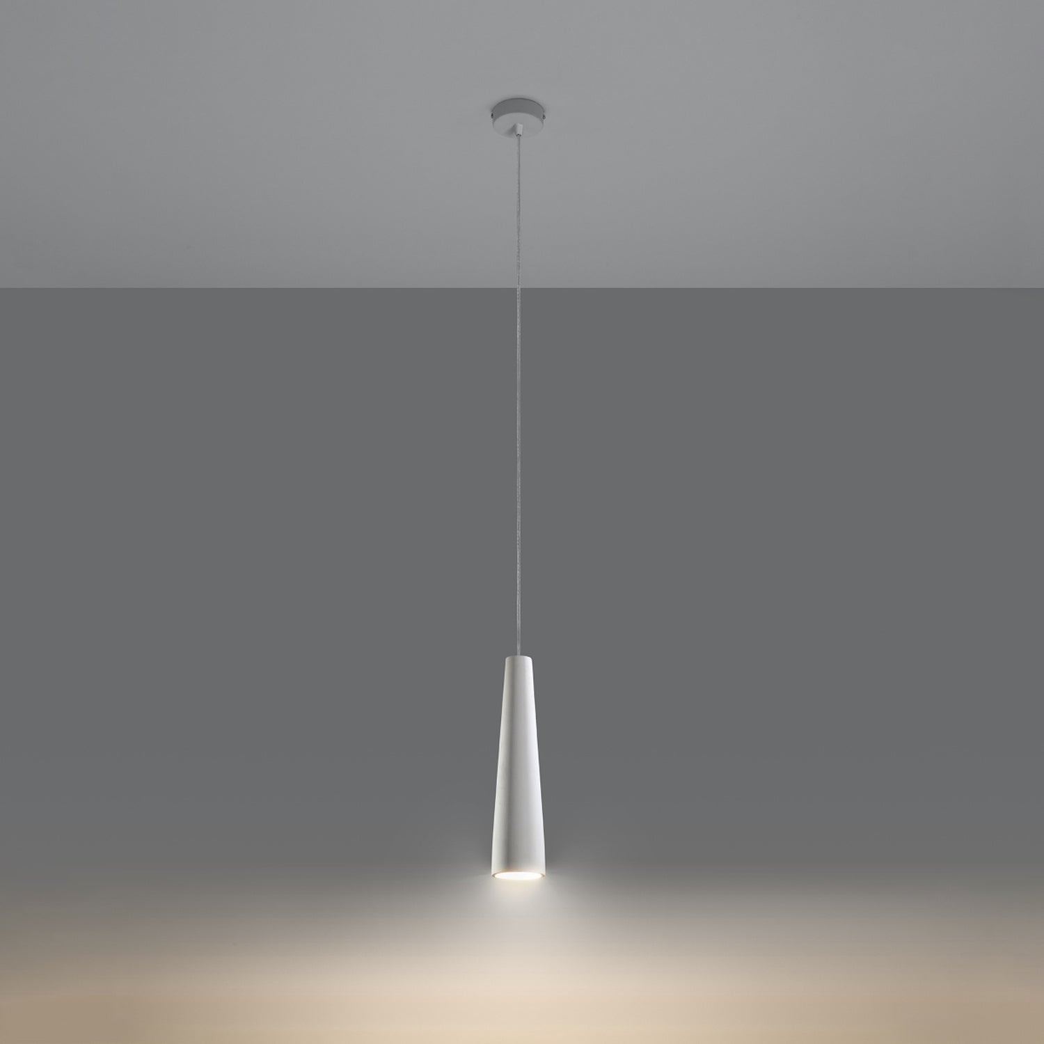 Suspension en céramique Electra blanche allumée
