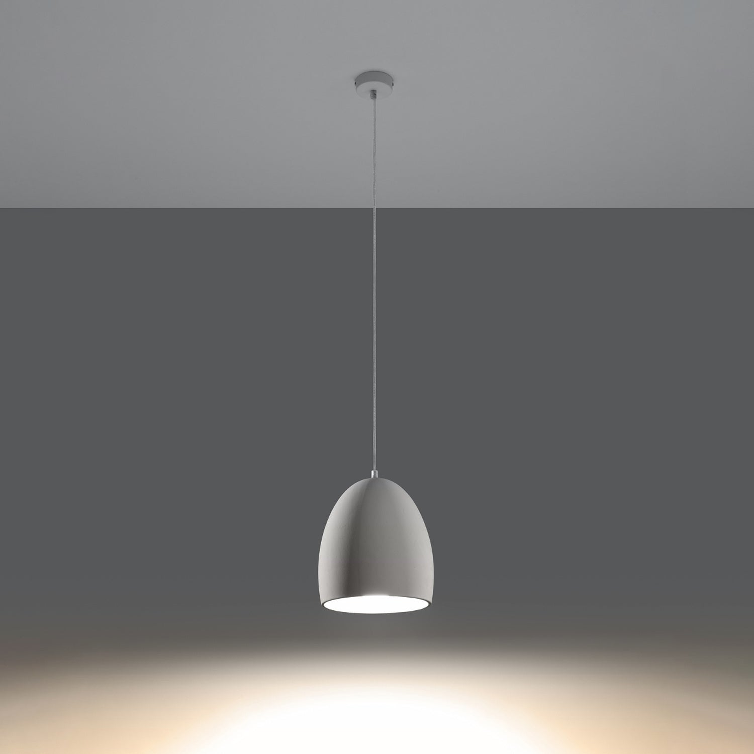 Suspension en céramique Flawiusz blanche allumée