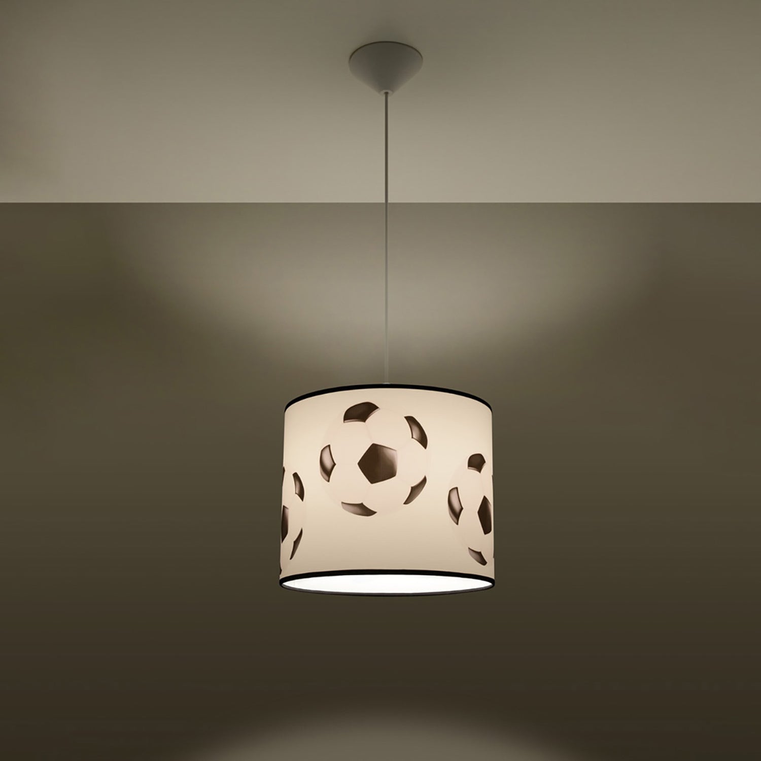Suspension enfant ballon de foot 30 cm E27 allumée, lumière douce et motif révélé
