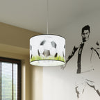Suspension enfant ballon de foot sur herbe 30 cm E27 en situation dans un intérieur