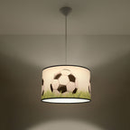 Suspension enfant ballon de foot sur herbe 40 cm E27 allumée, lumière douce et motif révélé