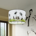 Suspension enfant ballon de foot sur herbe 40 cm E27 en situation dans un intérieur