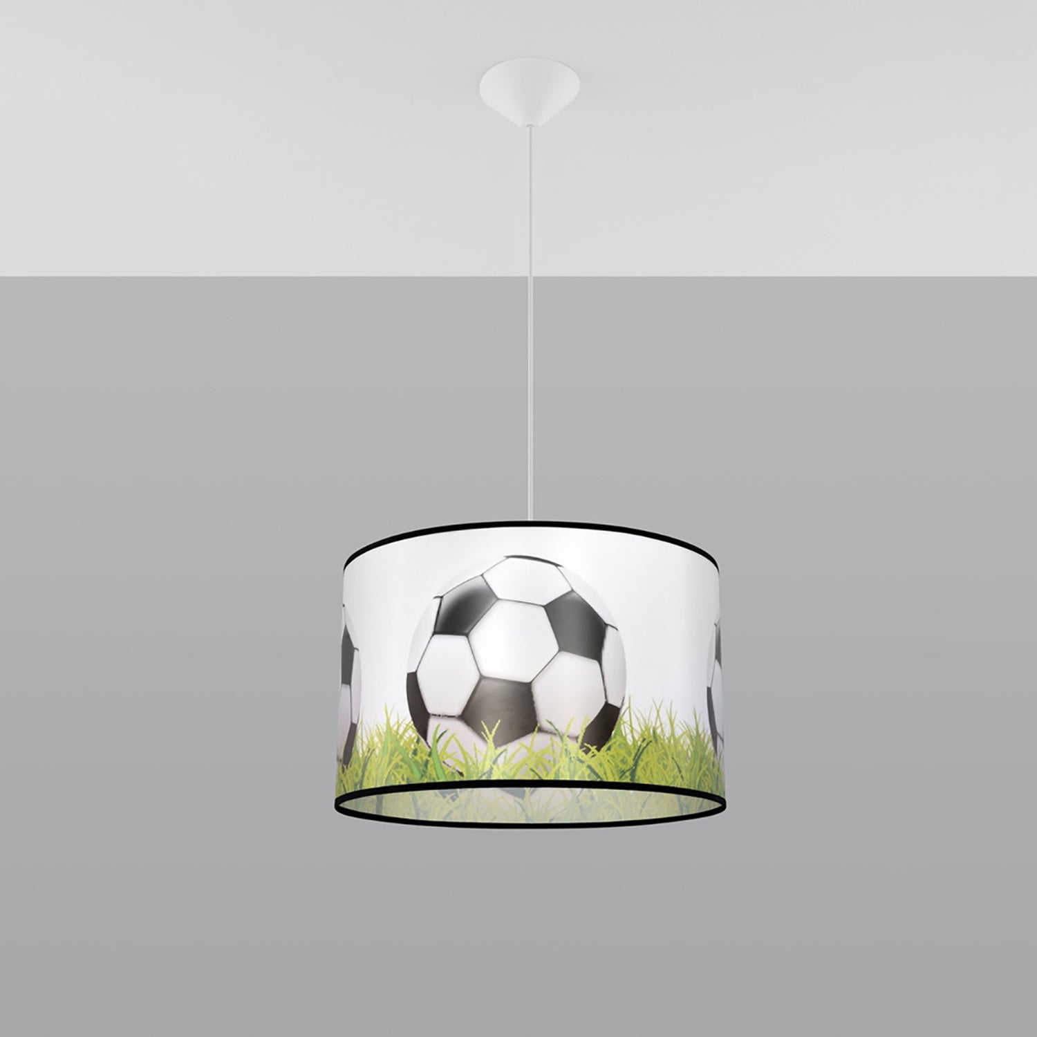 Suspension enfant ballon de foot sur herbe 40 cm E27 de profil