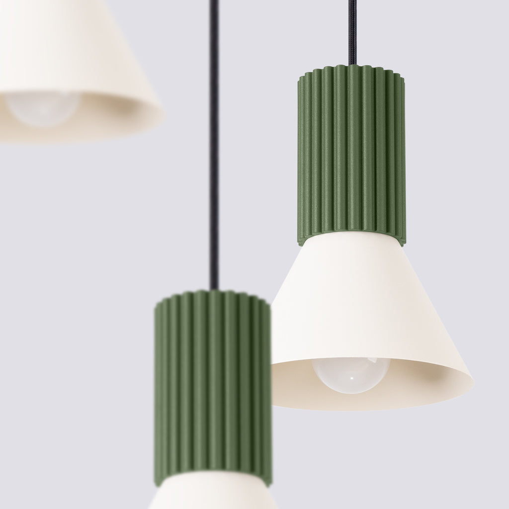 Suspension Estria 3 en grappe cône acier beige et vert olive E14, gros plan