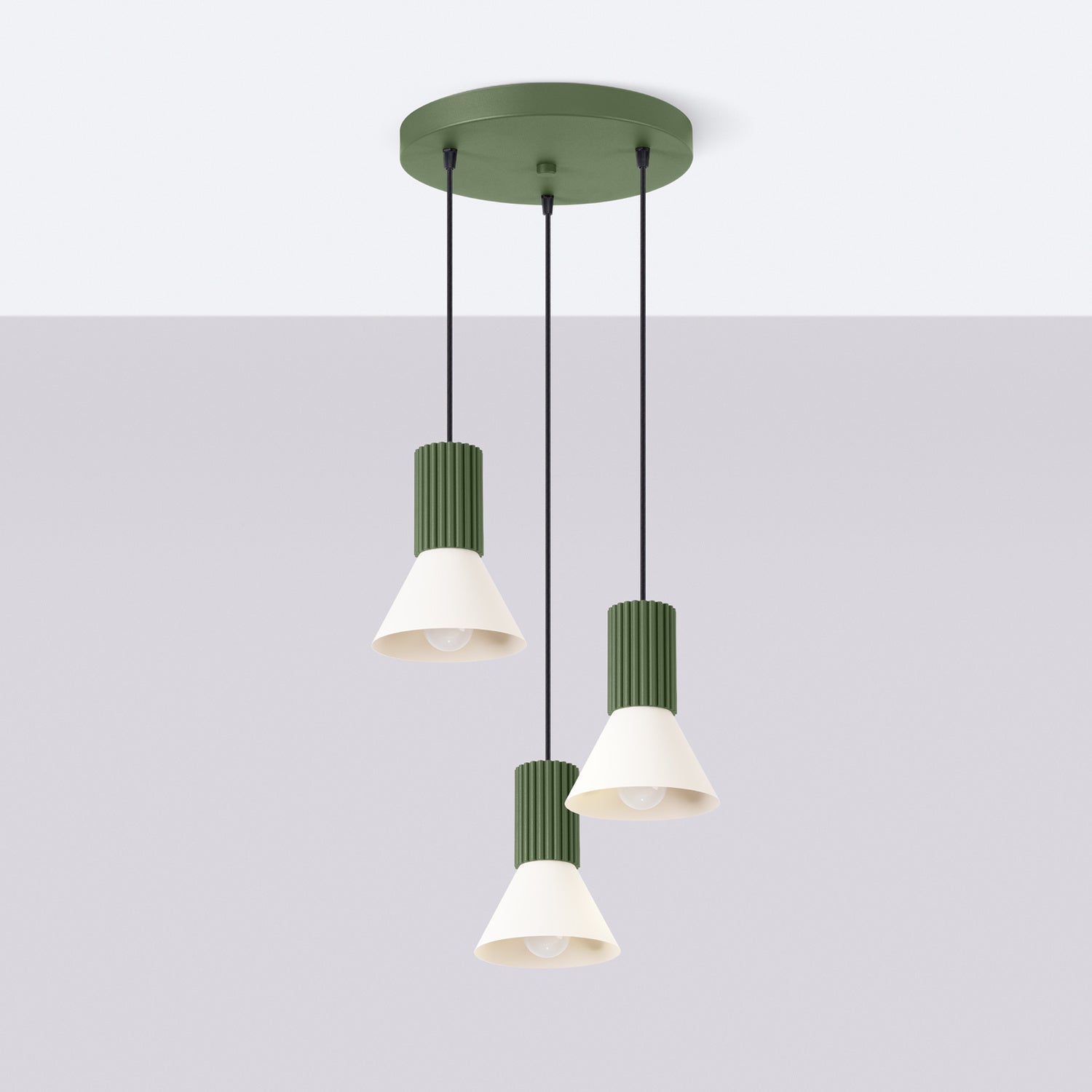 Suspension Estria 3 en grappe cône acier beige et vert olive E14, vue de profil