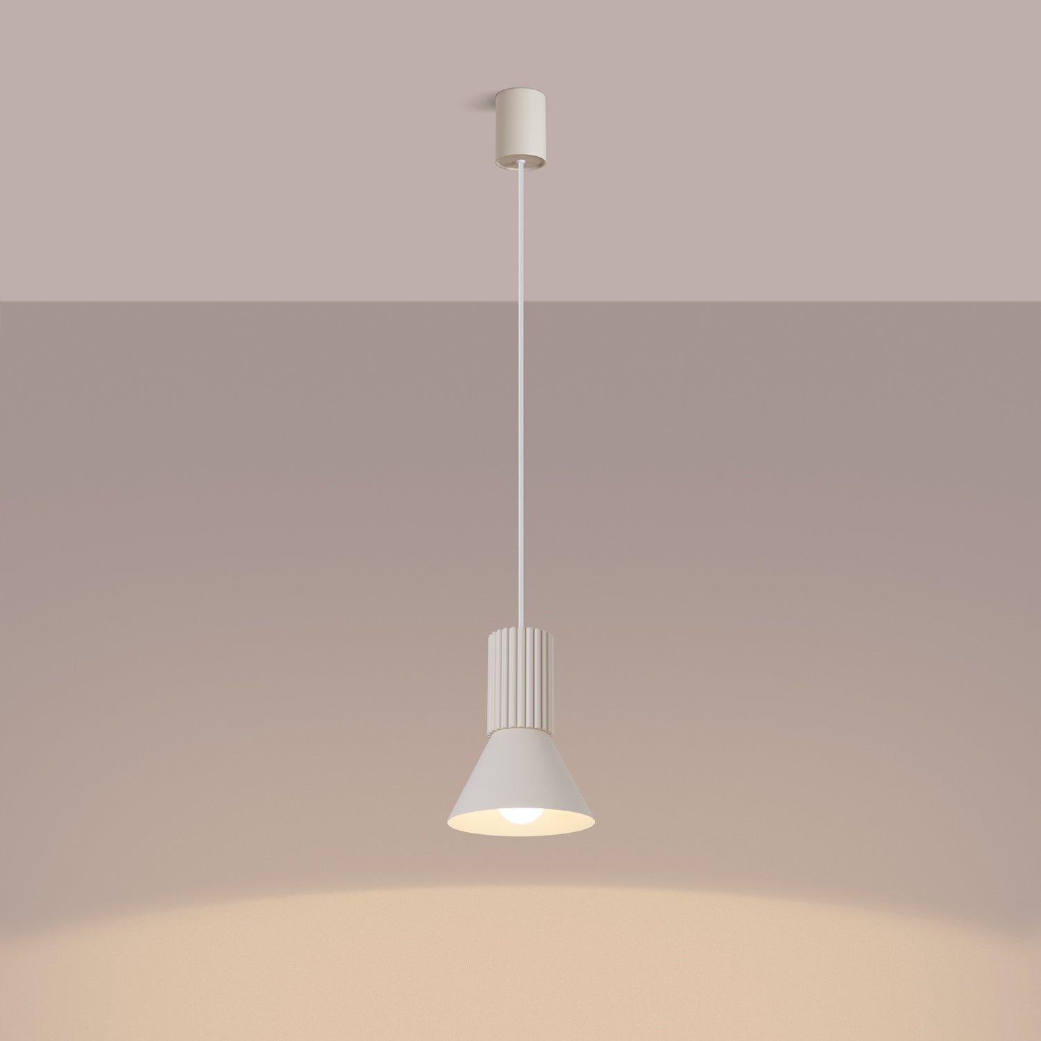 Suspension Estria cône acier beige E14, en éclairage