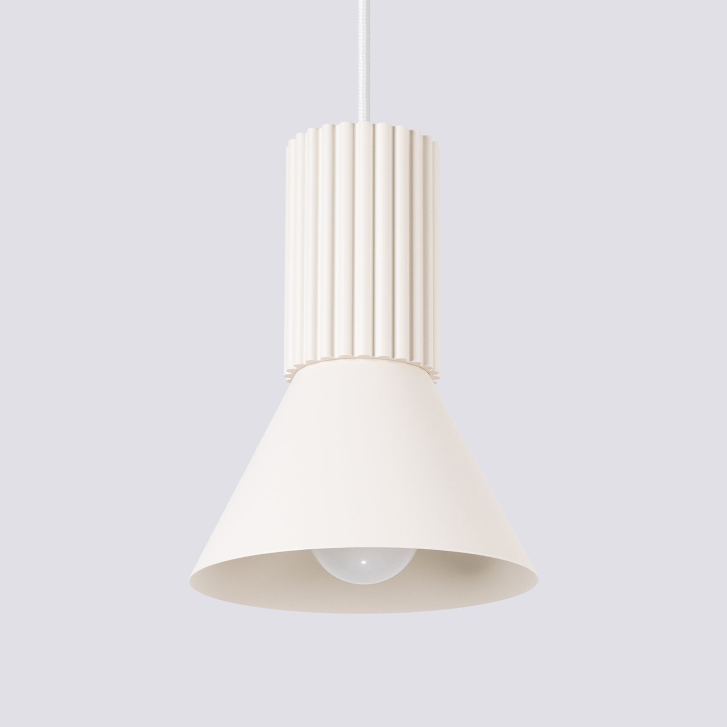 Suspension Estria cône acier beige E14, gros plan