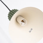 Suspension Estria cône acier beige et vert olive E14, détail