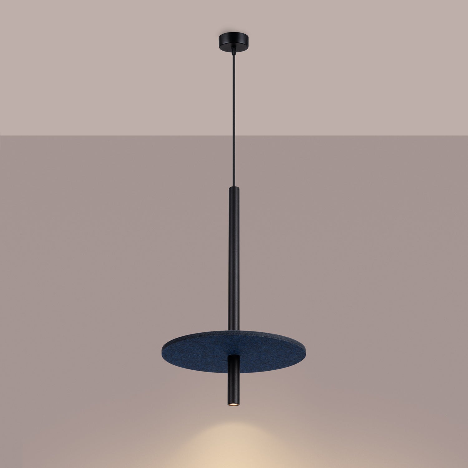 Suspension Feltro disque feutre bleu marine et acier noir G9, en éclairage