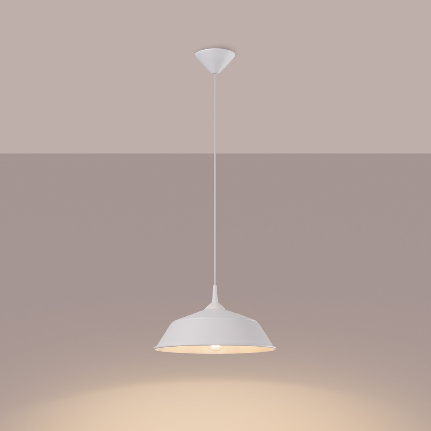 Suspension Frika métal blanc E27 allumée, lumière vers le bas
