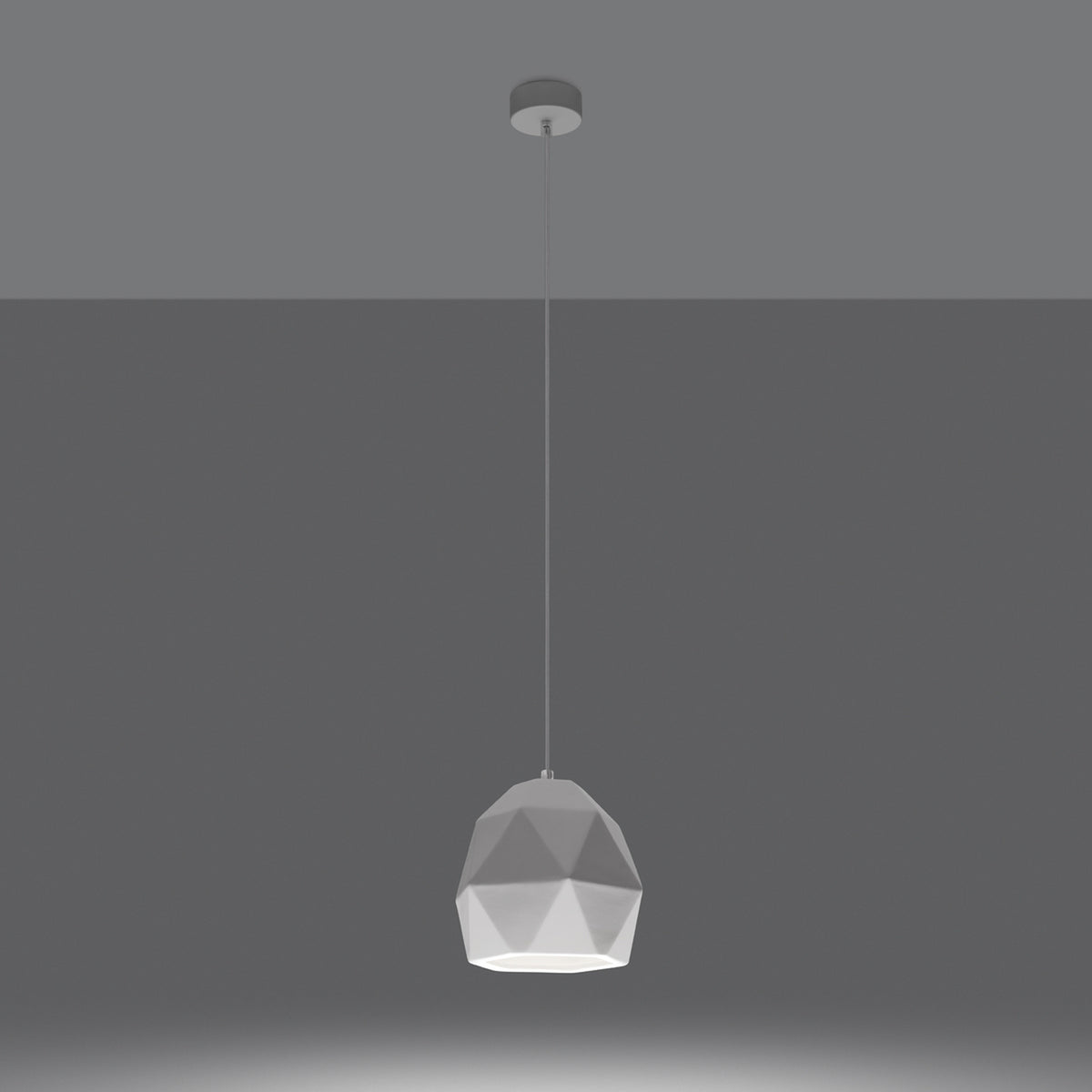Suspension Mint allumée avec la lumière dirigée vers le bas par son ouverture hexagonale