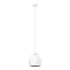 Suspension géométrique Mint en céramique blanche à facettes sous une rosace ronde blanche