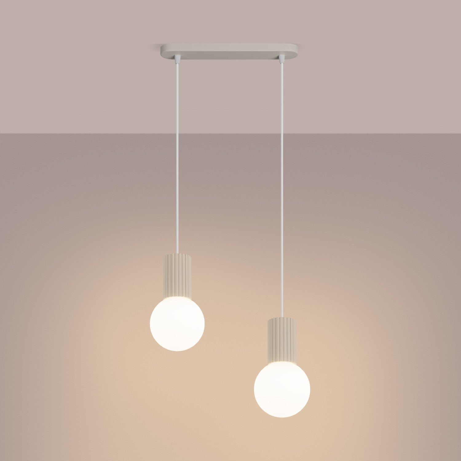 Suspension Halo 2 boules opale barre beige allumée, deux globes diffusants