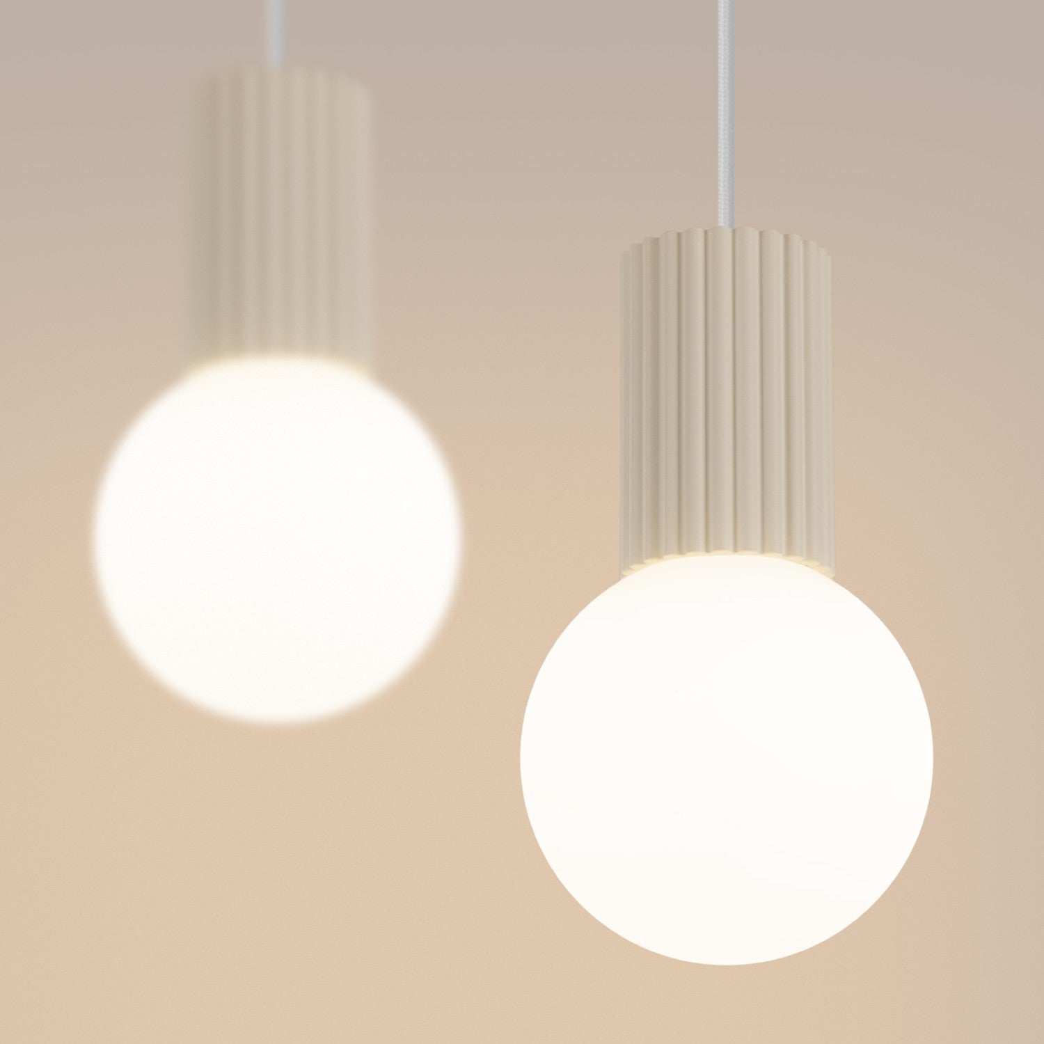 Détail du culot cannelé, suspension Halo beige