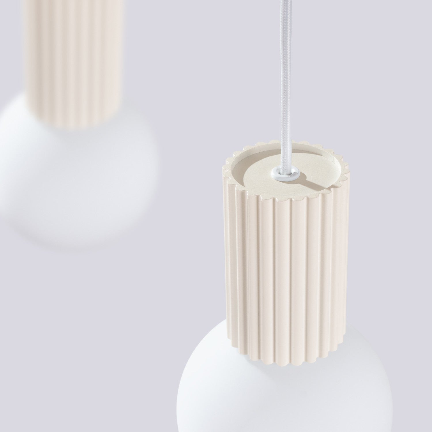 Suspension Halo 2 boules opale barre beige et sa barre de fixation