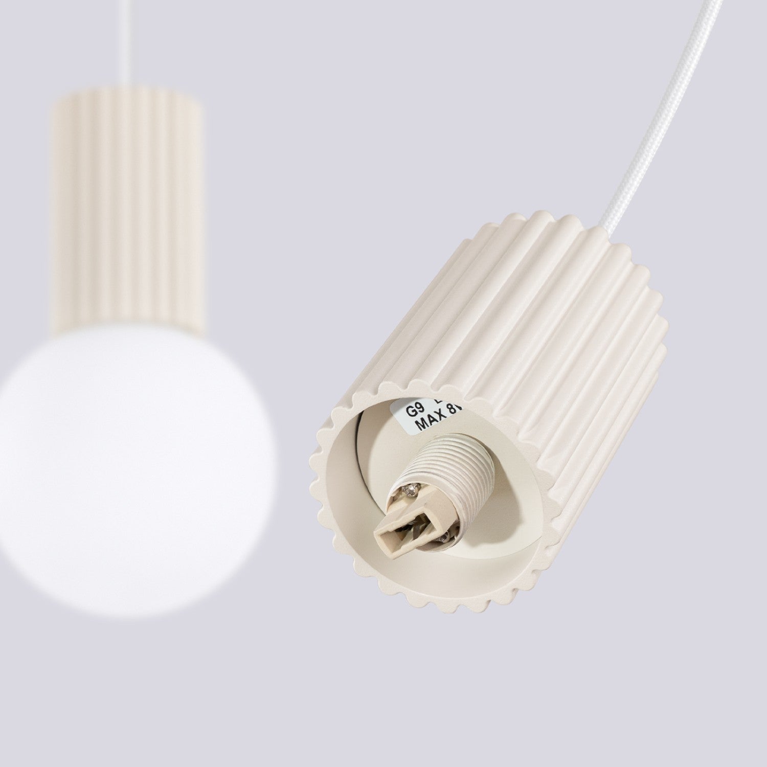 Suspension Halo 2 boules opale barre beige dans un intérieur