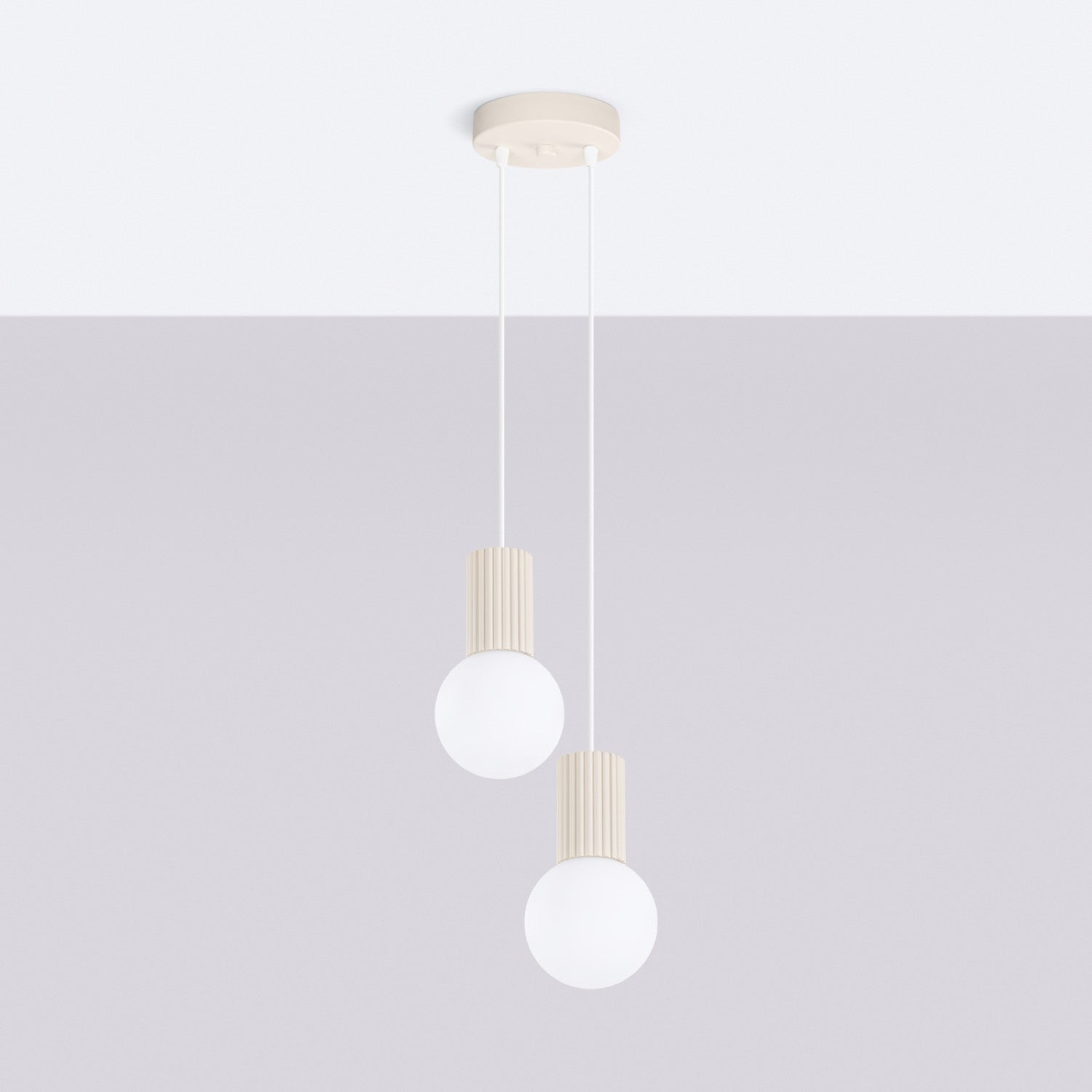 Suspension Halo 2 boules opale grappe beige suspendue au plafond