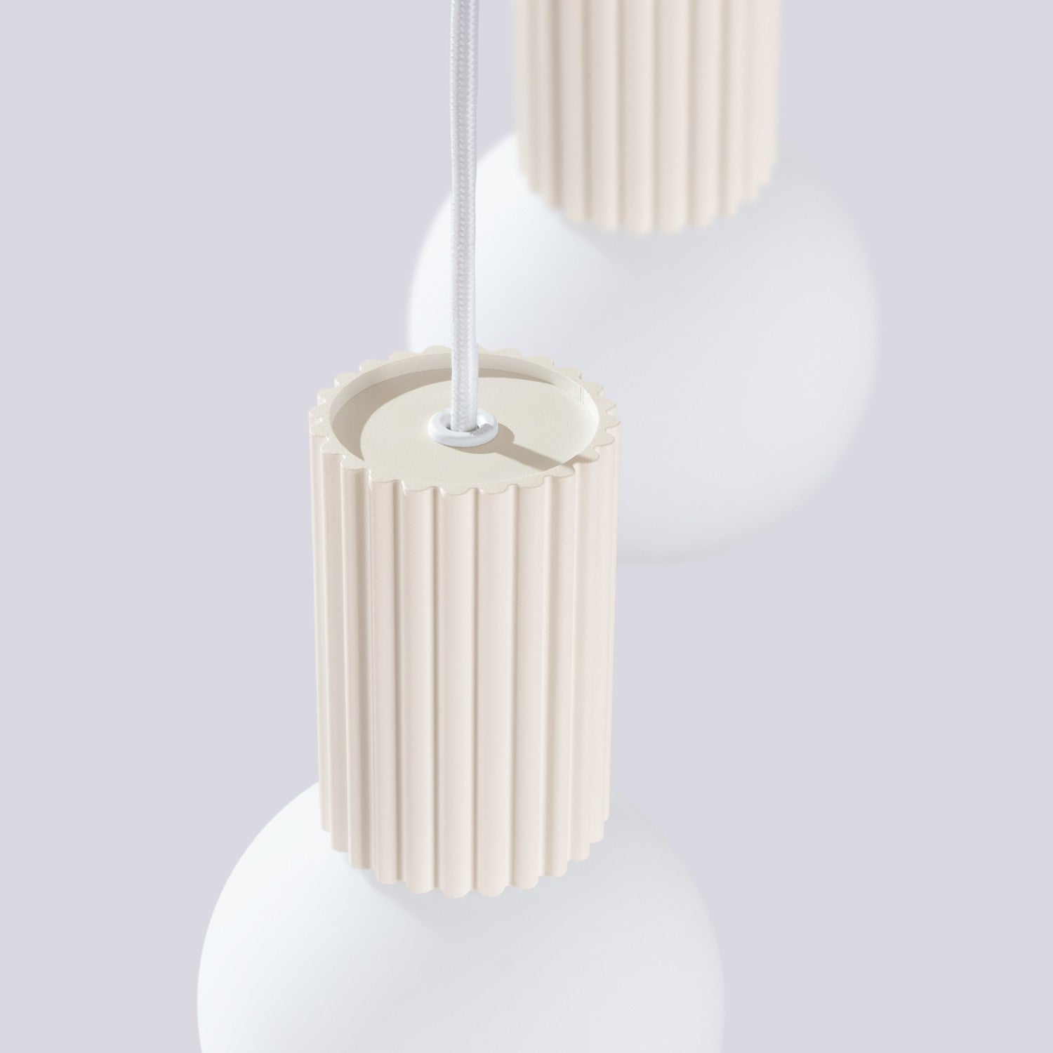 Suspension Halo 2 boules opale grappe beige et sa rosace ronde