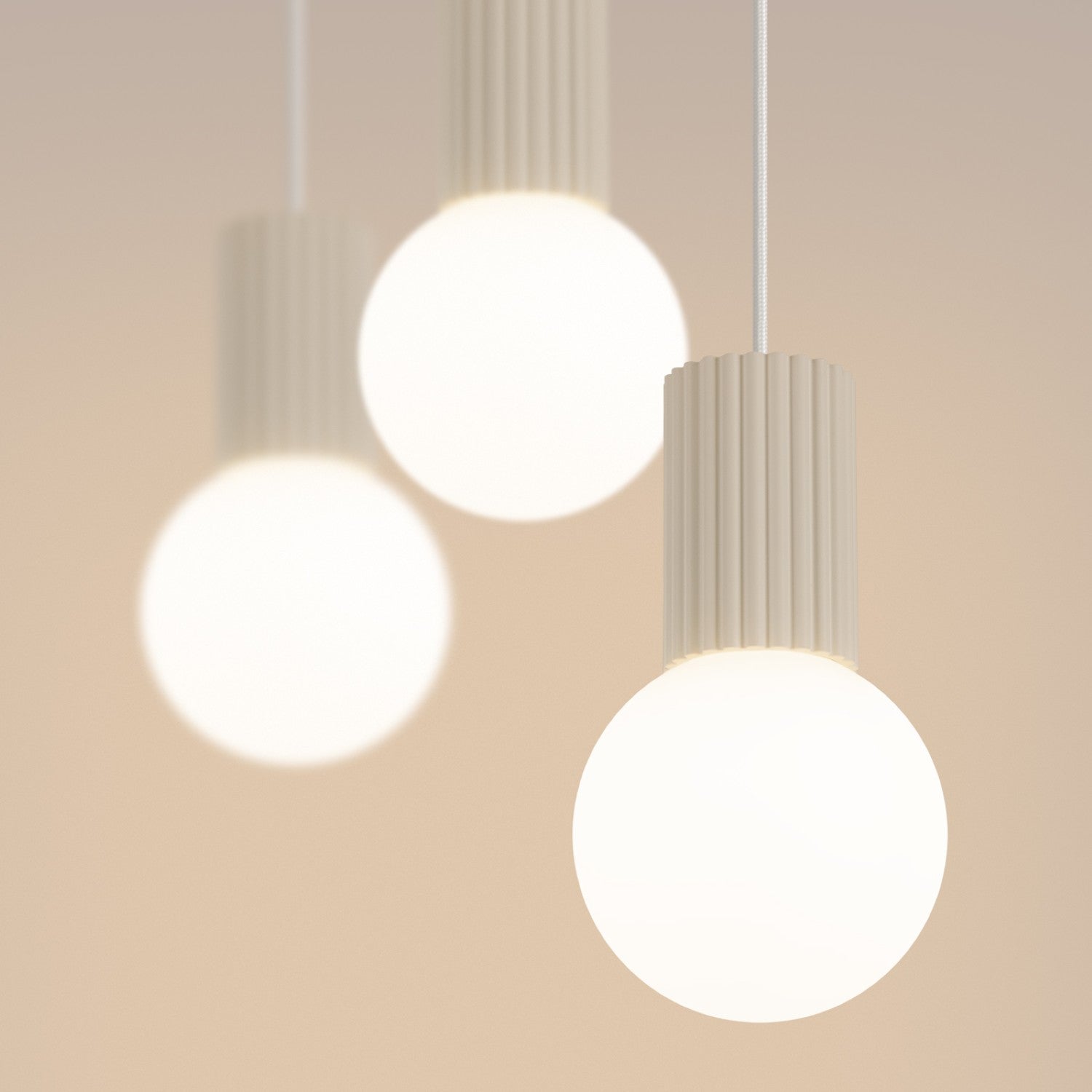 Détail du culot cannelé, suspension Halo beige