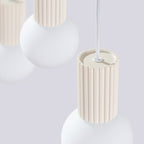 Suspension Halo 3 boules opale barre beige et sa barre de fixation