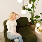 Suspension Halo 3 boules opale grappe vert olive dans un intérieur