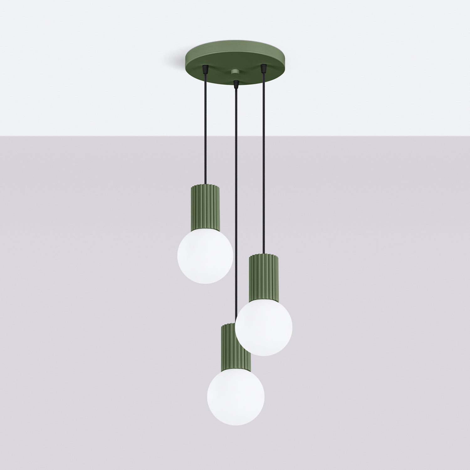 Suspension Halo 3 boules opale grappe vert olive suspendue au plafond