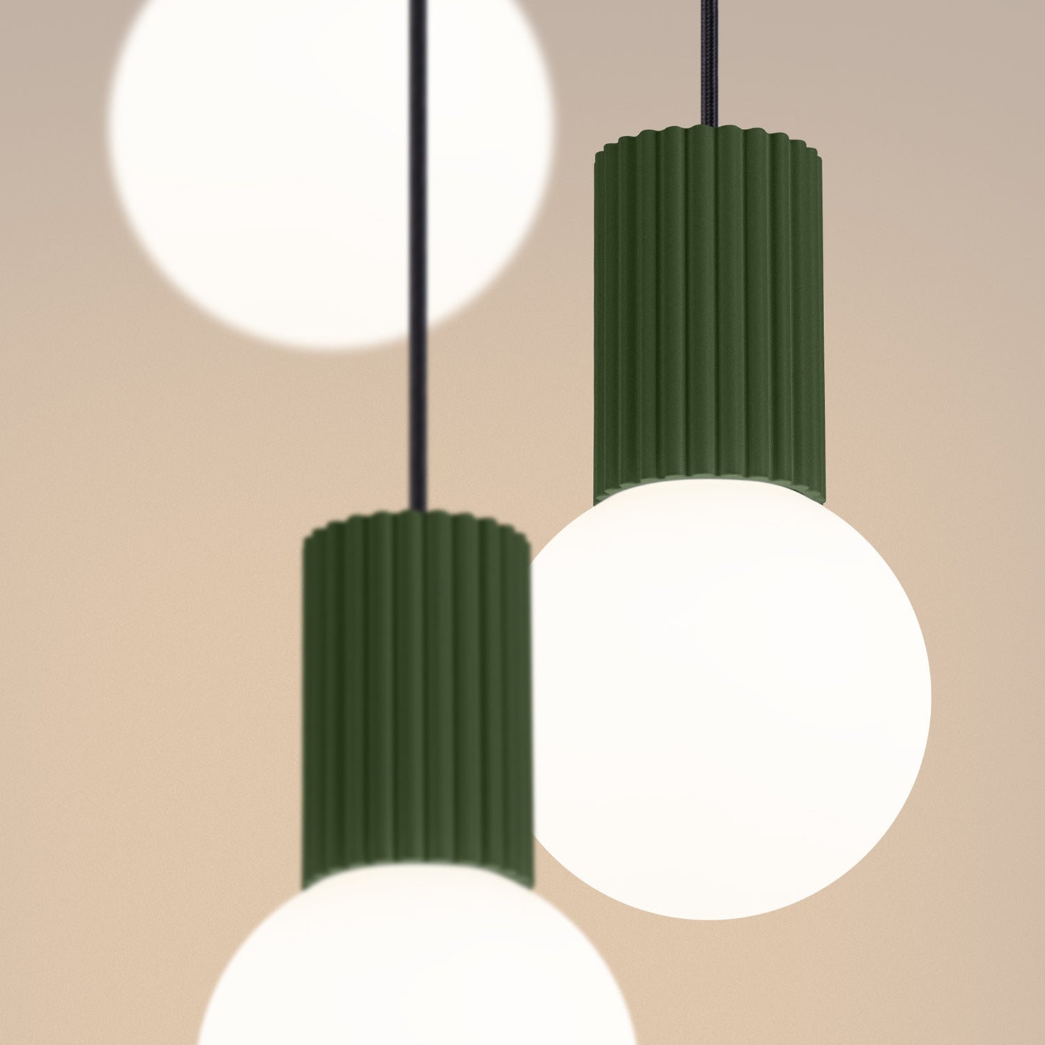 Détail du culot cannelé, suspension Halo vert olive