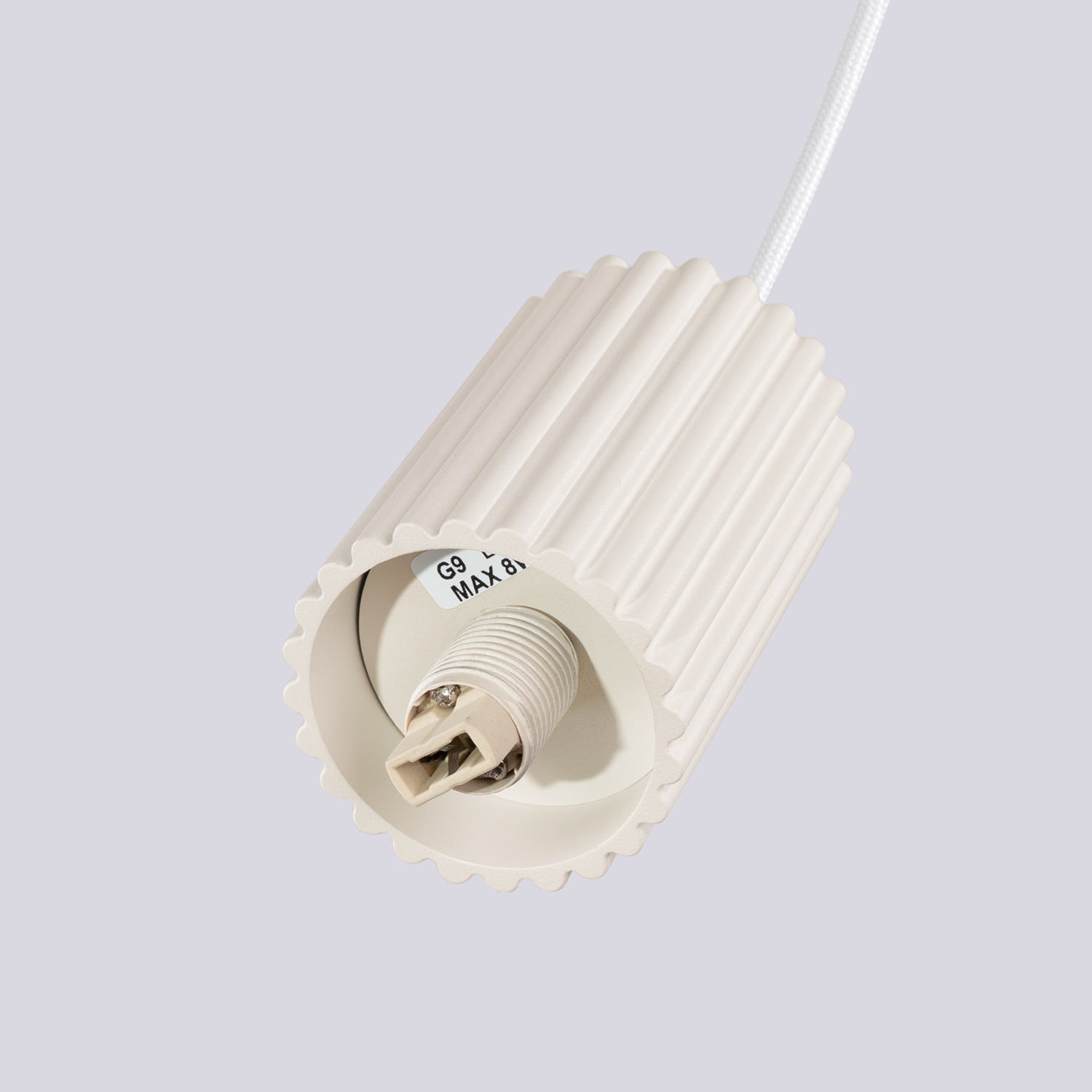 Suspension Halo boule opale beige en ambiance