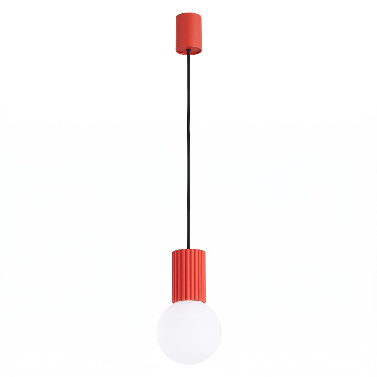 Suspension Halo boule opale rouge, boule de verre opale sous son culot cannelé