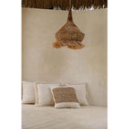 Abat-jour de suspension Hippy Tipi en abaca naturel 50 cm en situation
