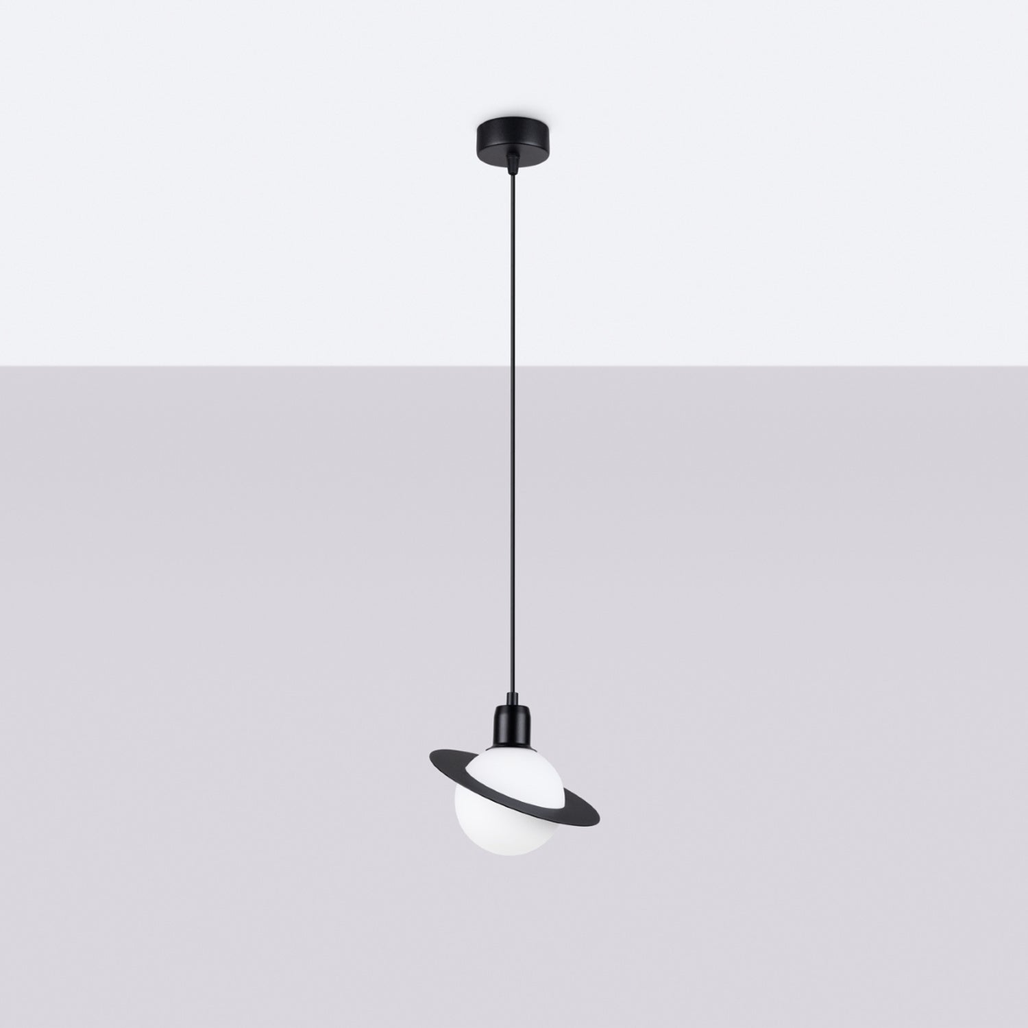 Suspension Hyperion globe opale et acier noir G9 de profil