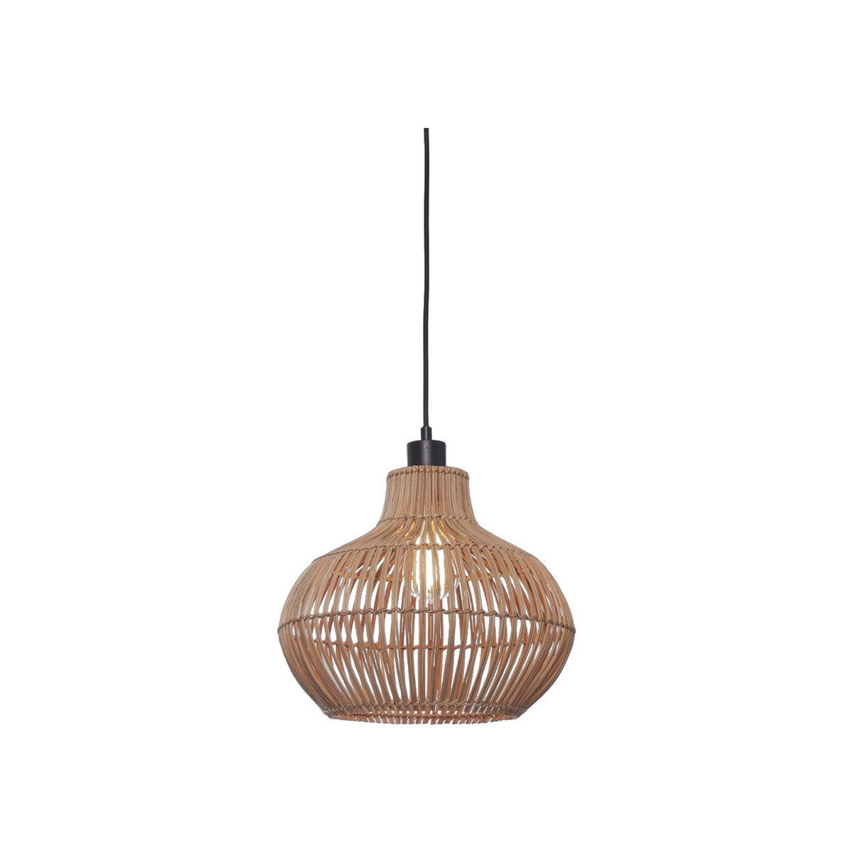 Petite suspension Kalahari en rotin naturel en forme d'oignon allumée avec cache-douille et cordon noirs