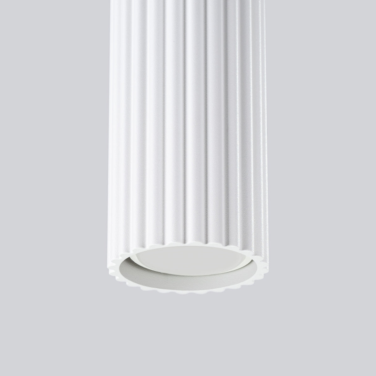 Bas du tube de la suspension Karbon laque blanche et sa source en retrait