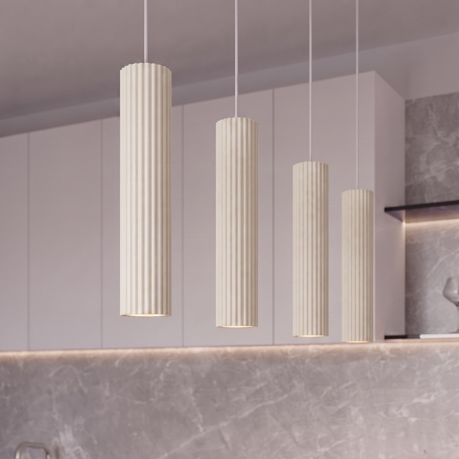 Suspension Karbon 4 tubes barre beige en ambiance