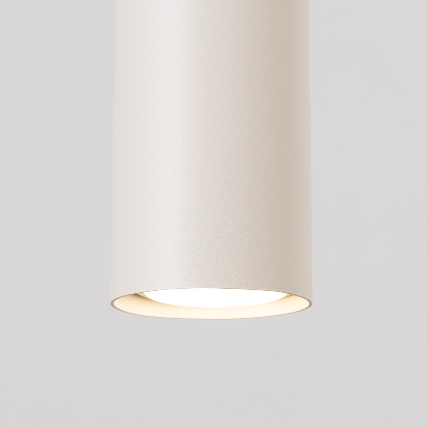 Suspension Lagos 3 en grappe métal beige GU10 dans un intérieur