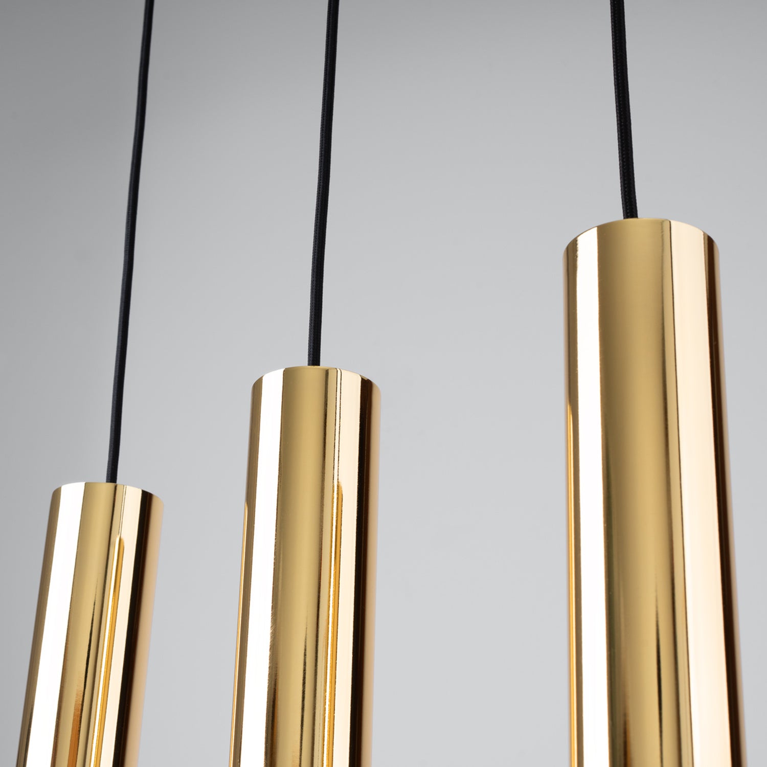 Suspension Lagos 3 lumières métal doré poli GU10, détail du tube