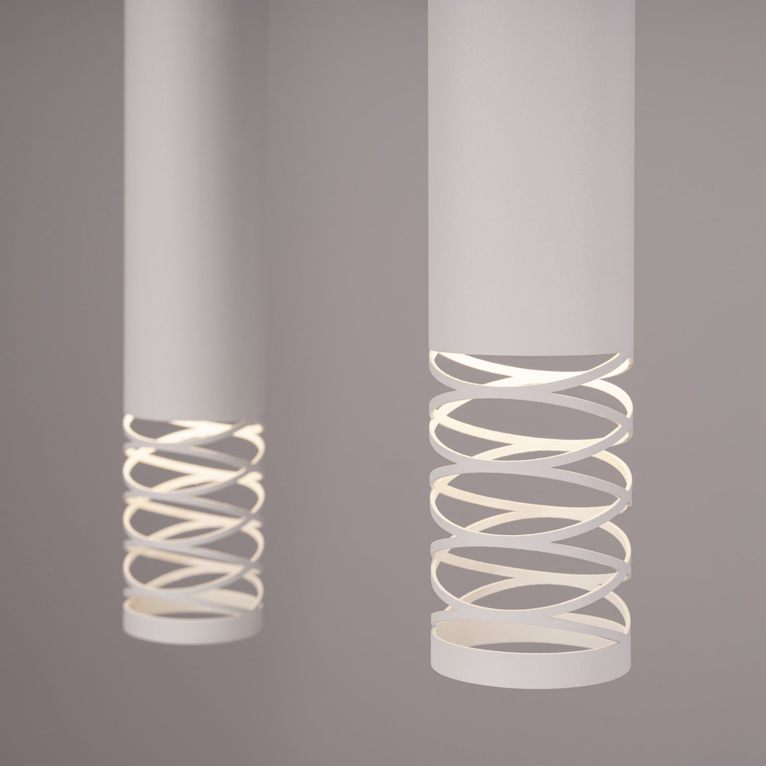 Suspension Lami 3 tubes ajourés en ligne acier blanc GU10, détail de la bande ajourée